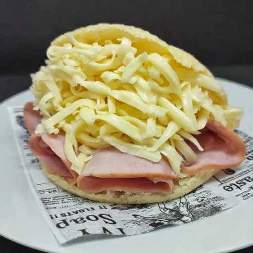 Arepa de Presunto e Queijo